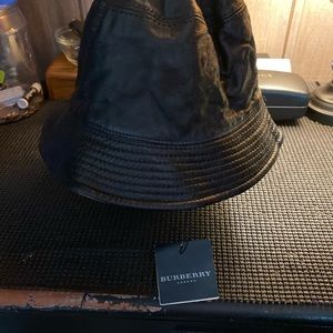 Burberry bucket hat